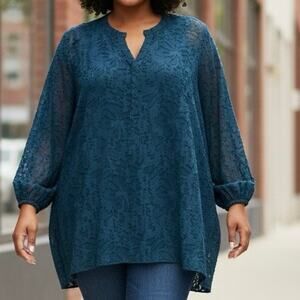 Torrid Blouse Tunic length size 26 and cami size 22/24 NWT